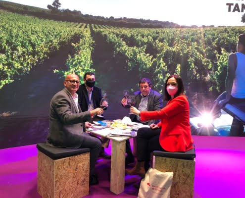 La alcaldesa de Alcázar, Rosa Melchor, presidenta de ACEVIN, promociona en Fitur las Rutas del Vino de España 5