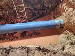 Aguas de Alcázar detecta y arregla con celeridad un tramo de la tubería general de abastecimiento 3