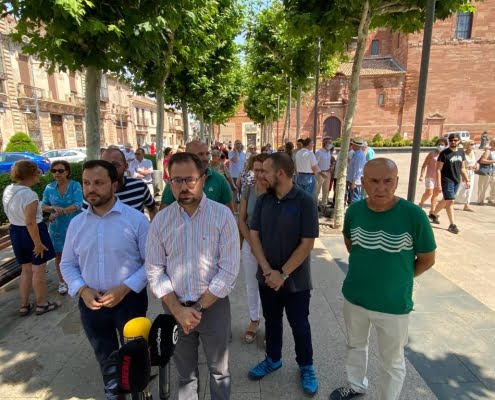 El ayuntamiento de Alcázar participa en el minuto de silencio por las víctimas del terrorismo coincidiendo con el aniversario del asesinato de Miguel Ángel Blanco 1
