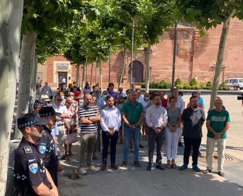 El ayuntamiento de Alcázar participa en el minuto de silencio por las víctimas del terrorismo coincidiendo con el aniversario del asesinato de Miguel Ángel Blanco 4