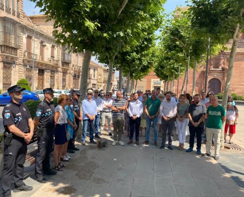 El ayuntamiento de Alcázar participa en el minuto de silencio por las víctimas del terrorismo coincidiendo con el aniversario del asesinato de Miguel Ángel Blanco 3