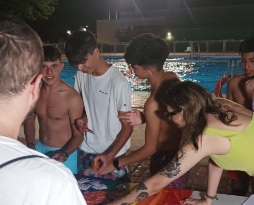 La Asociación PLURAL colabora con la concejalía de Juventud en el programa de piscina nocturna 5