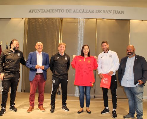 Rosa Melchor recibe en el Ayuntamiento de Alcázar a la selección española de fútbol sala 2