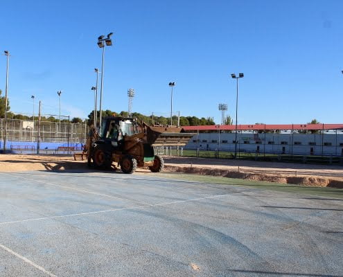 El Ayuntamiento de Alcázar invierte 100.000 euros en la mejora de las pistas de tenis del Complejo Polideportivo 2