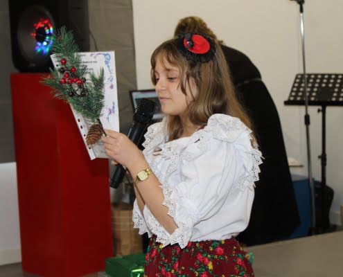 Los alumnos de rumano cierran el curso con una fiesta tradicional navideña 3