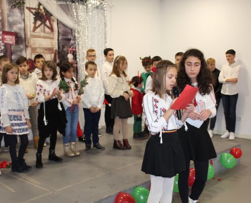 Los alumnos de rumano cierran el curso con una fiesta tradicional navideña 4