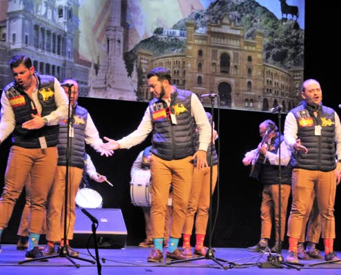El XXXV Festival de Murgas contó con las actuaciones de “Economía Sumergida”, “Pa mear y no echar gota” y la invitada “Chirigota del Sheriff”, de Cádiz 5