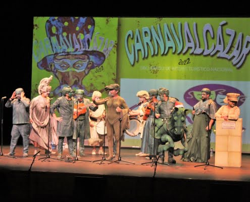 El XXXV Festival de Murgas contó con las actuaciones de “Economía Sumergida”, “Pa mear y no echar gota” y la invitada “Chirigota del Sheriff”, de Cádiz 6