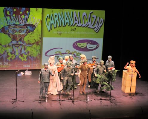 El XXXV Festival de Murgas contó con las actuaciones de “Economía Sumergida”, “Pa mear y no echar gota” y la invitada “Chirigota del Sheriff”, de Cádiz 7