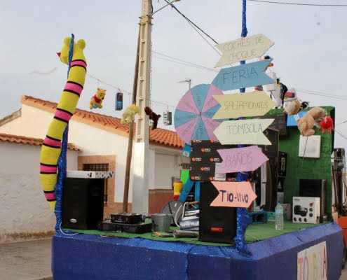 Cinco Casas celebró su desfile de carnaval llenando las calles de diversión y alegría 2
