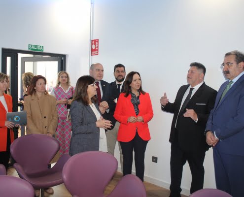La alcaldesa de Alcázar y el consejero de Sanidad inauguran el mayor centro de odontología de la región, perteneciente al Grupo Catalano 2