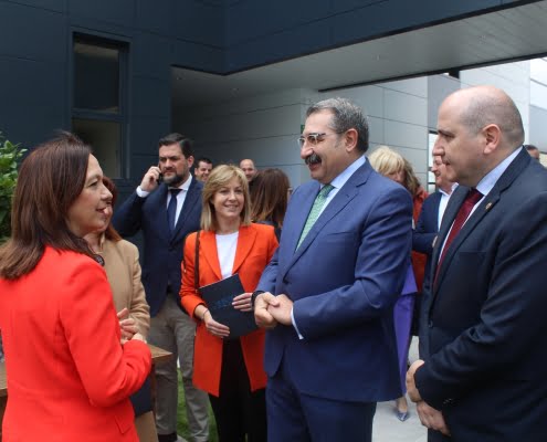 La alcaldesa de Alcázar y el consejero de Sanidad inauguran el mayor centro de odontología de la región, perteneciente al Grupo Catalano 5
