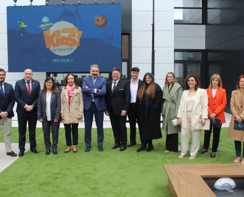La alcaldesa de Alcázar y el consejero de Sanidad inauguran el mayor centro de odontología de la región, perteneciente al Grupo Catalano 12