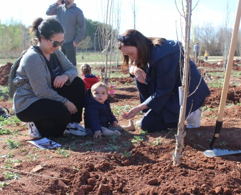El Bosque de la Vida sigue creciendo con la plantación de 230 árboles de las familias con hijos nacidos en 2021 y 2022 3