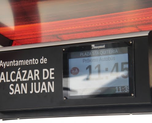 El transporte urbano de Alcázar se moderniza con las nuevas marquesinas inteligentes y la app ‘Bus Alcázar’ 5