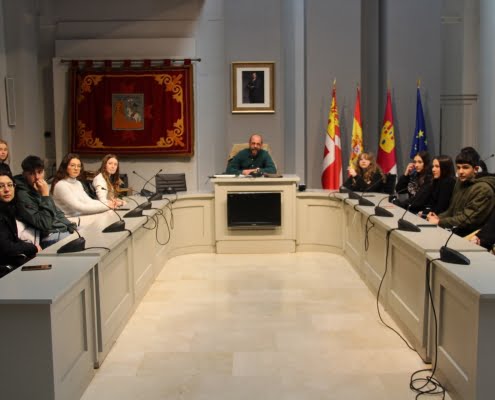 El concejal de Educación recibe en el Salón Noble a los estudiantes italianos de intercambio 3
