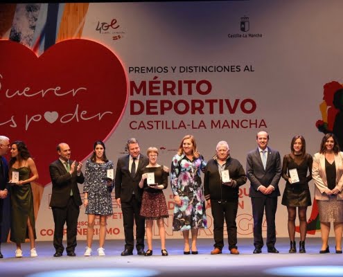 La atleta alcazareña María Paniagua recibe la medalla de bronce en la Entrega de Premios al Mérito Deportivo de Castilla-La Mancha 2022 1