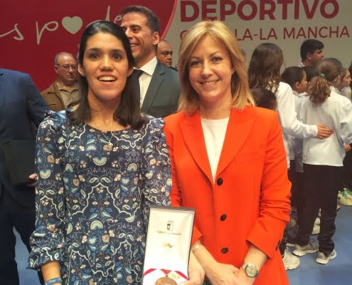 La atleta alcazareña María Paniagua recibe la medalla de bronce en la Entrega de Premios al Mérito Deportivo de Castilla-La Mancha 2022 2