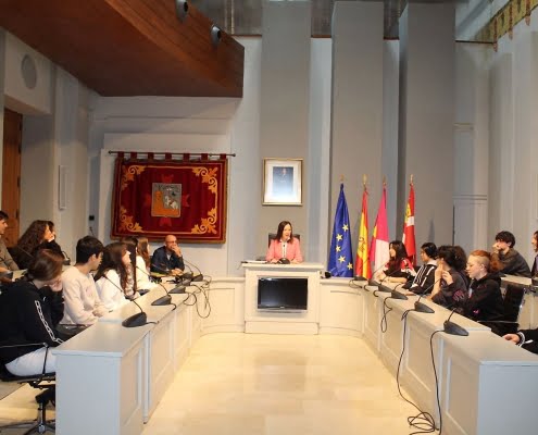 La alcaldesa recibe a veintidós estudiantes italianos de intercambio Erasmus 4